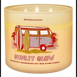 White Barn (Bath & Body Works) 3-wick Candle